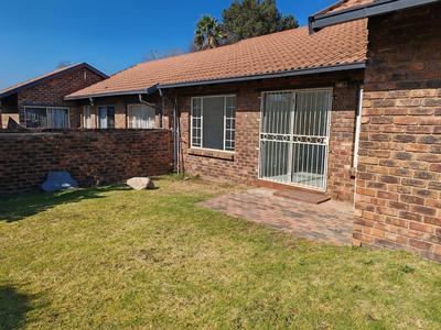 Townhouse For Rent in Kempton Park Ext 04, Kempton Park