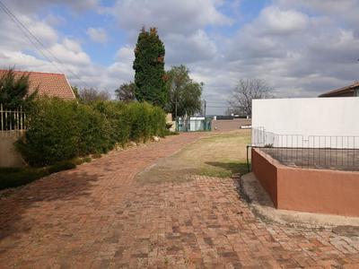 Complex For Sale in Vaaloewer, Vanderbijlpark